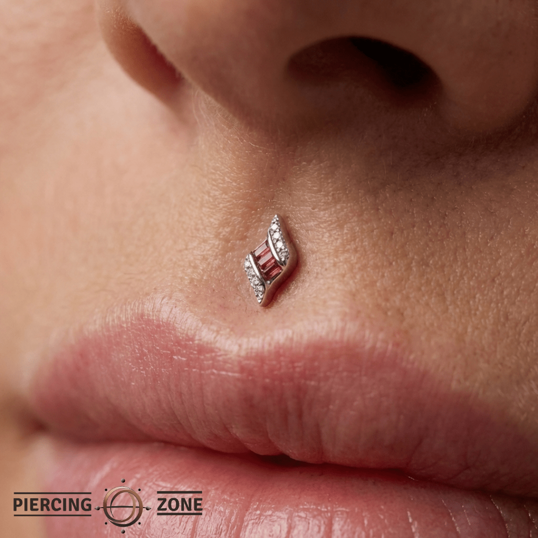 Intrigue – Garnet – 14K Gold Threadless End - piercing - zone.com