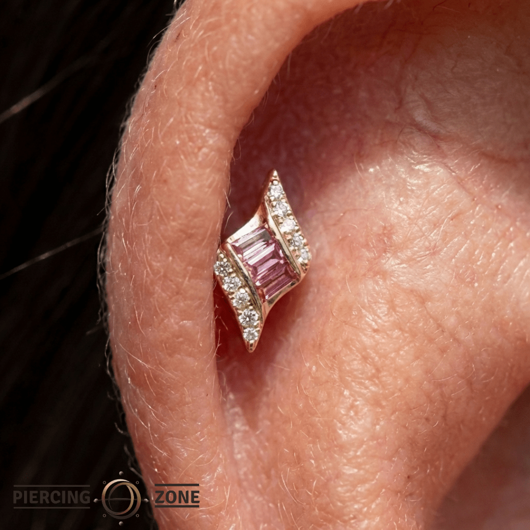 Intrigue – Garnet – 14K Gold Threadless End - piercing - zone.com