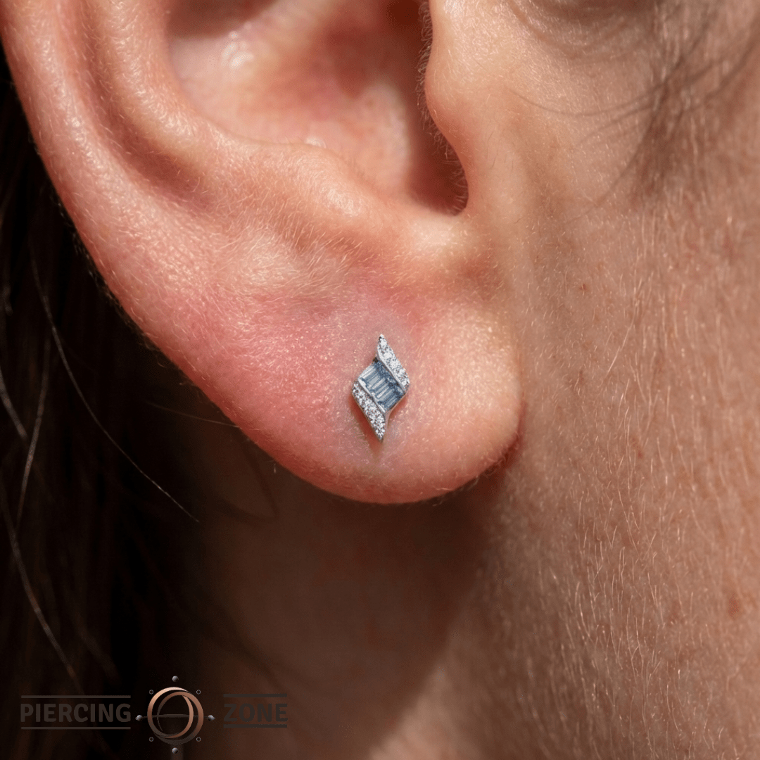 Intrigue – London Blue Topaz – 14K Gold Threadless End - piercing - zone.com