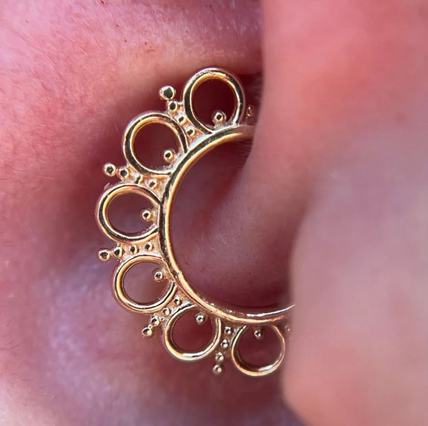 Jocelyn Seamless Ring – 14K Gold Cup & Divot Design - piercing - zone.com