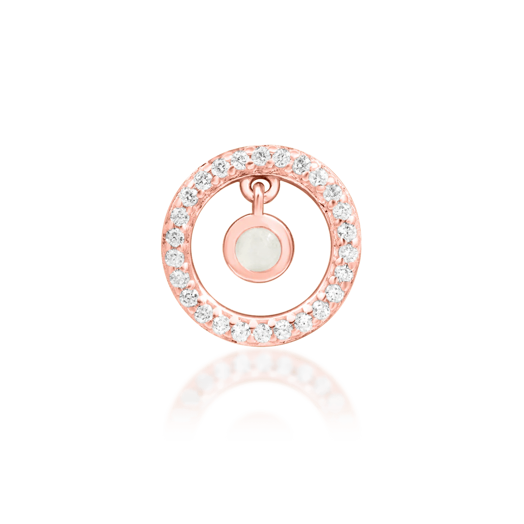 Side profile of Ailany in rose gold – radiant detail and layered brilliance