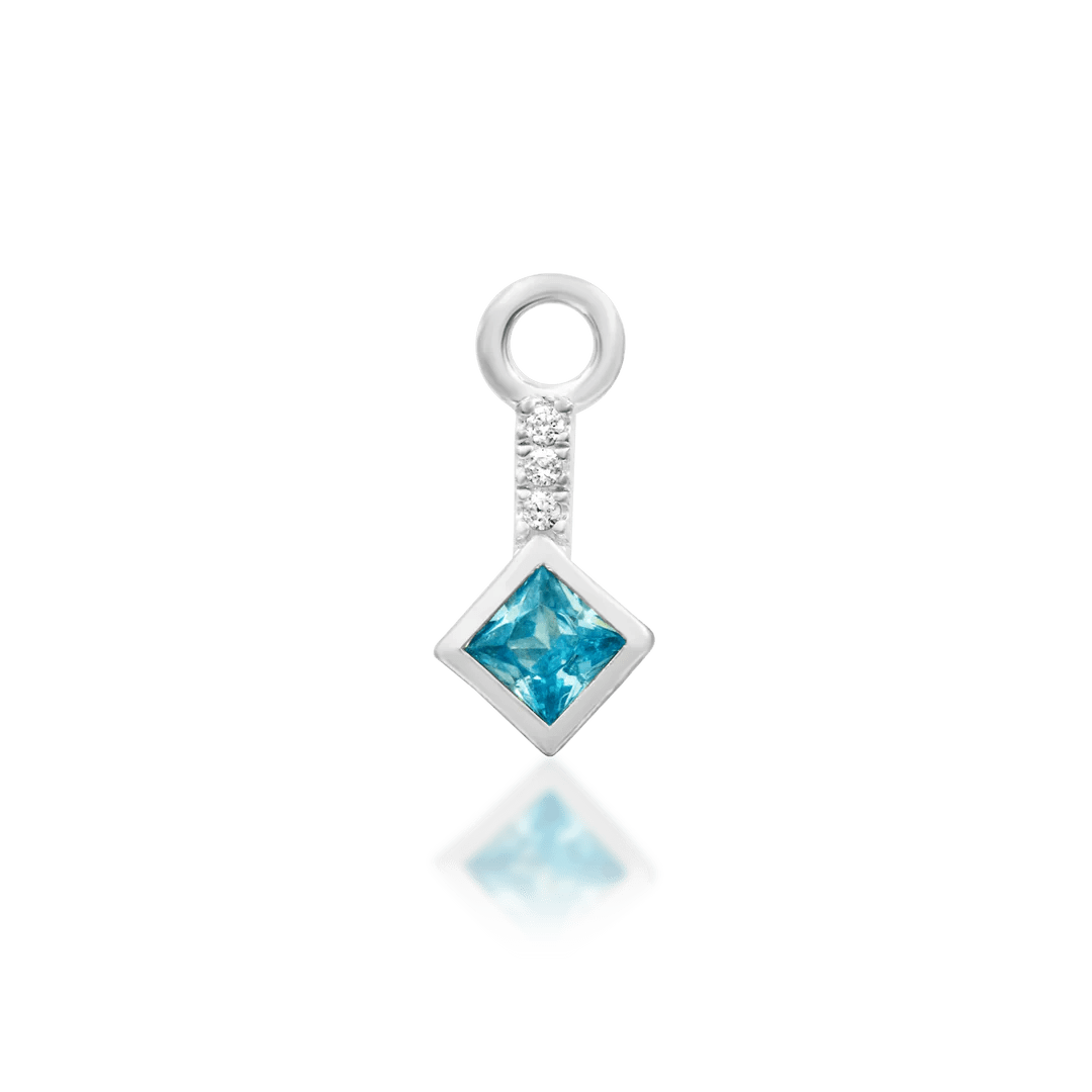 Anna-May charm in white gold – top-down image showing gemstone layout