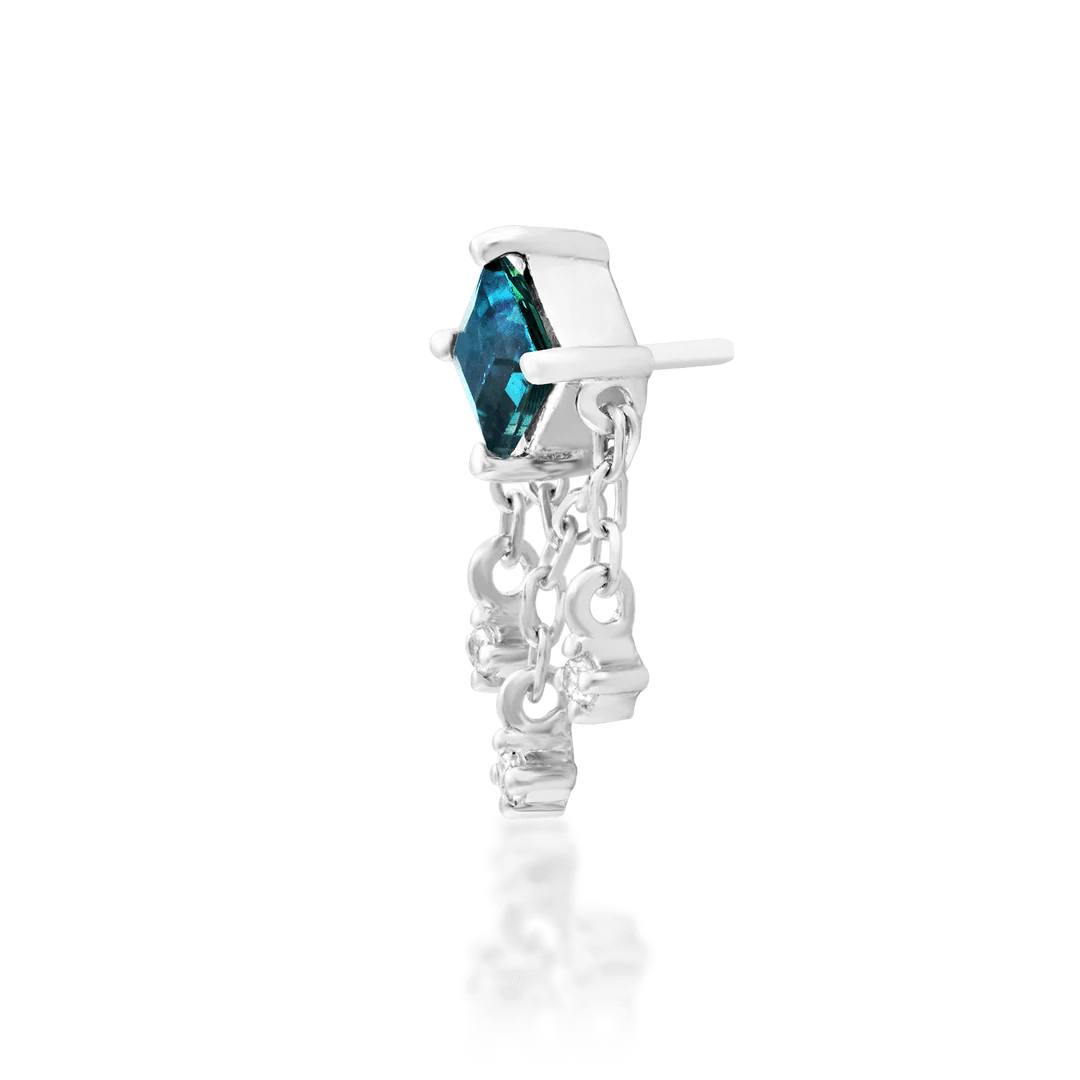 Macro shot of Gari decorative threadless end – Alexandrite and CZ cluster