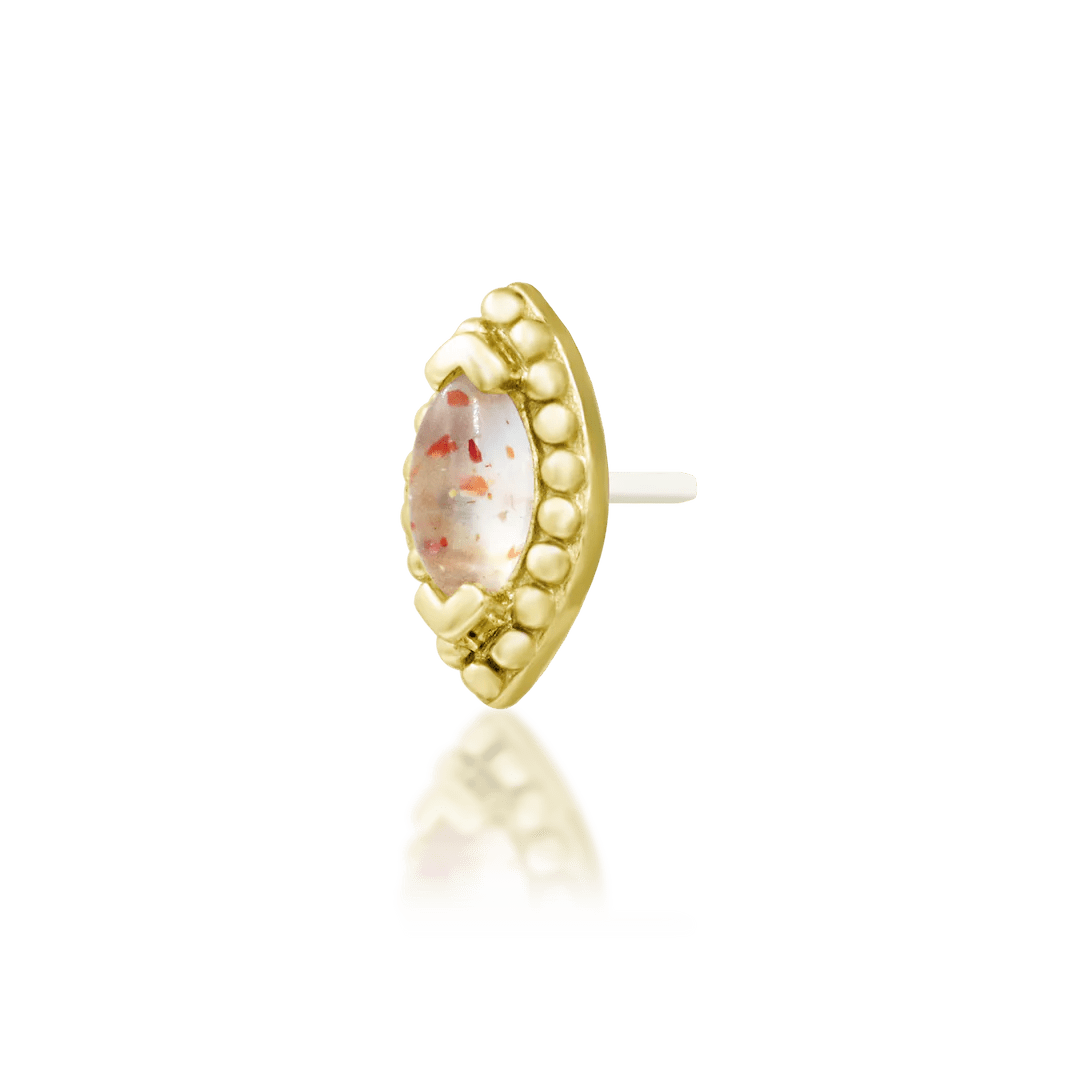 Top-down photo of Glorie – gold halo surrounding peach-toned gem
