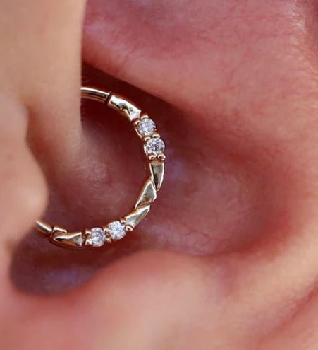 Lauren Seamless Ring – 14K Gold Cup & Divot Design - piercing - zone.com