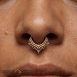 Lily Continuous Ring - 14K Gold Seamless Ring - piercing - zone.com