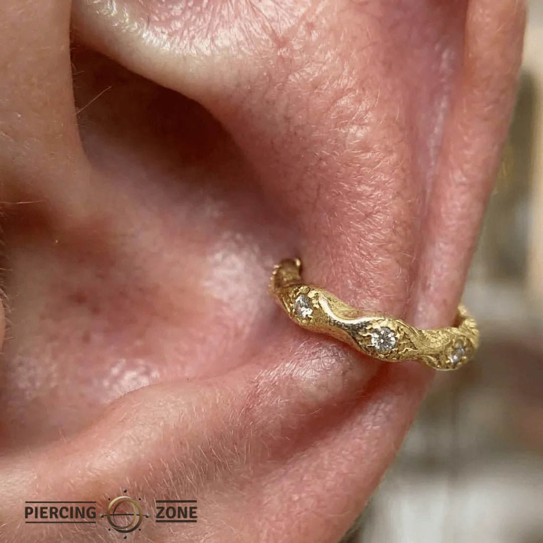 Lulu Seamless Ring – 14K Gold Micro - Gem Cup & Divot Design - piercing - zone.com