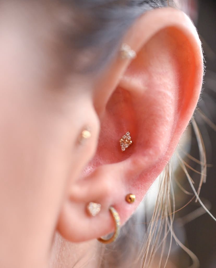 Lustre – CZ Fan – 14K Gold Threadless End - piercing - zone.com