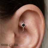 Mae – Reverse - Set Black Spinel – 14K Gold Seamless Ring - piercing - zone.com