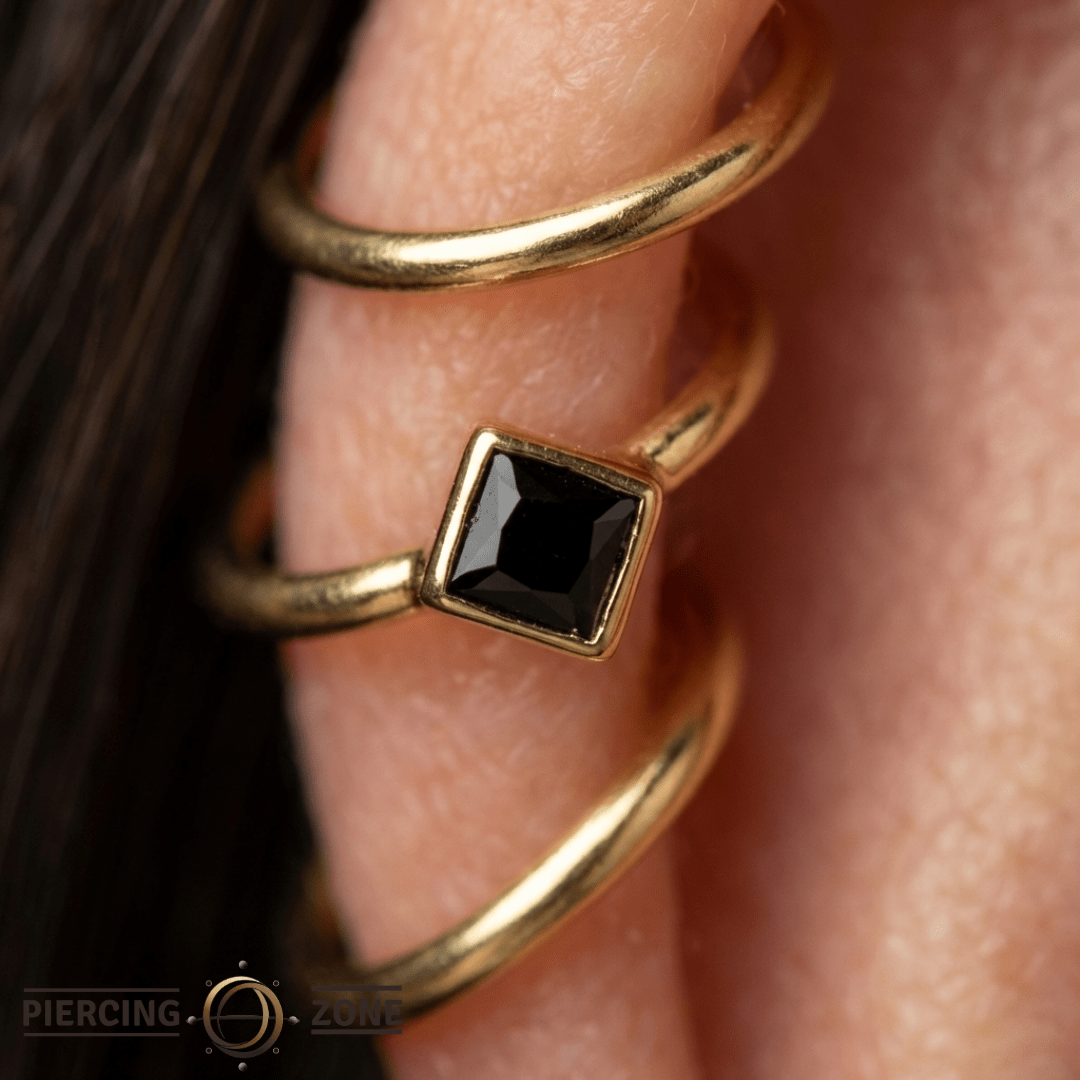 Mae – Reverse - Set Black Spinel – 14K Gold Seamless Ring - piercing - zone.com