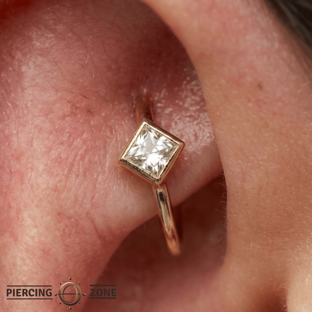 Mae – Reverse - Set Swarovski CZ – 14K Gold Seamless Ring - piercing - zone.com