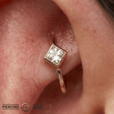 Mae – Reverse - Set Swarovski CZ – 14K Gold Seamless Ring - piercing - zone.com