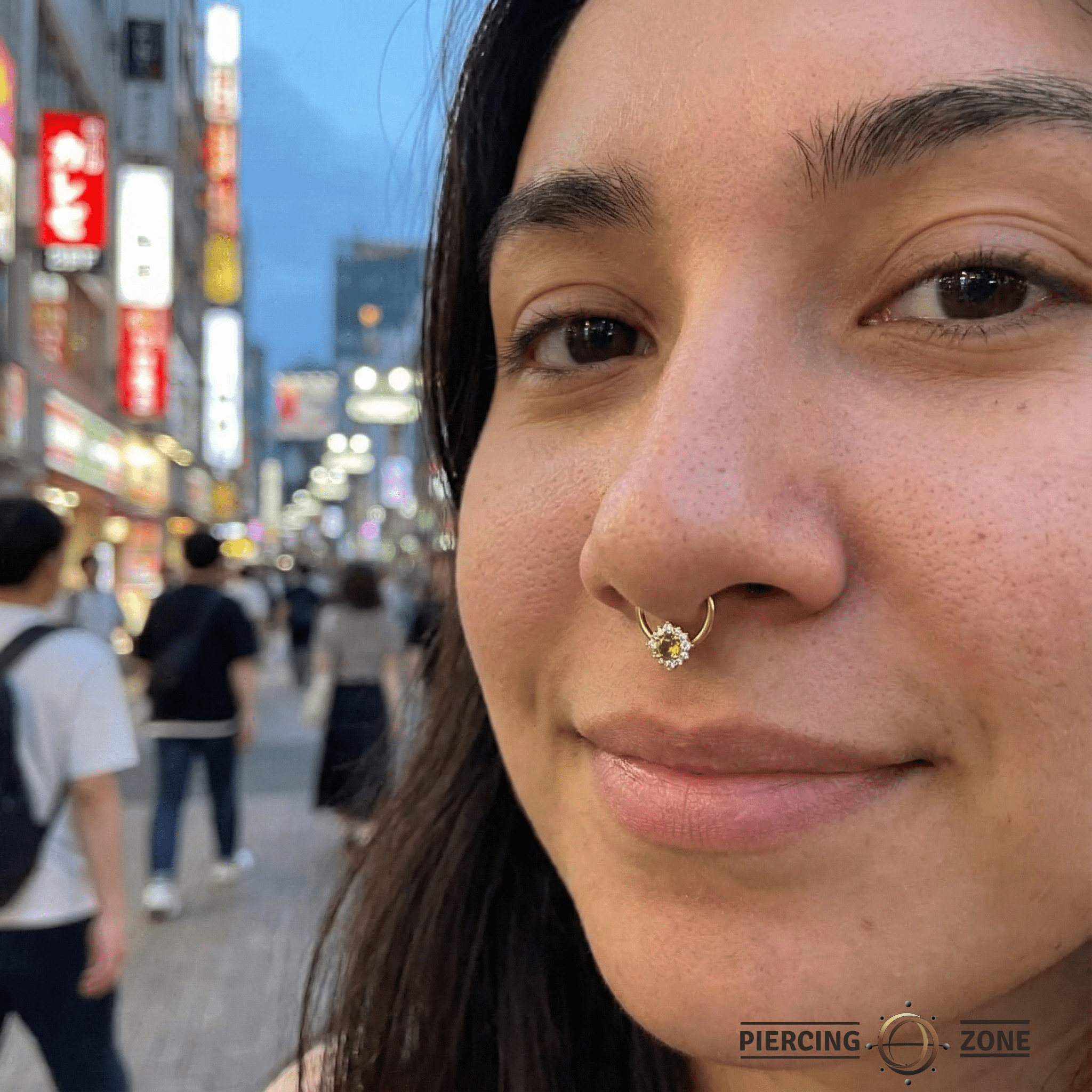 Marianna Seamless Ring – 14K Gold Tiered Gem Halo & Centerpiece Design - piercing - zone.com