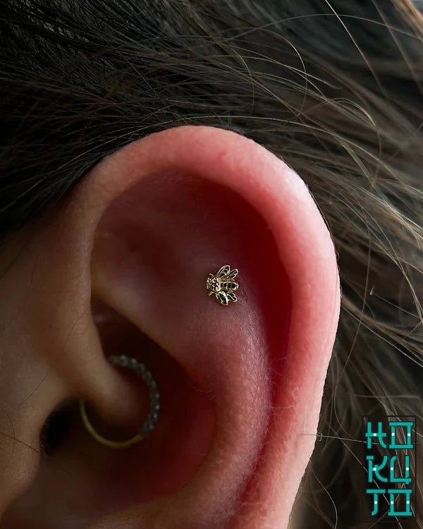 Mini Bee – 14K Gold Threadless End - piercing - zone.com