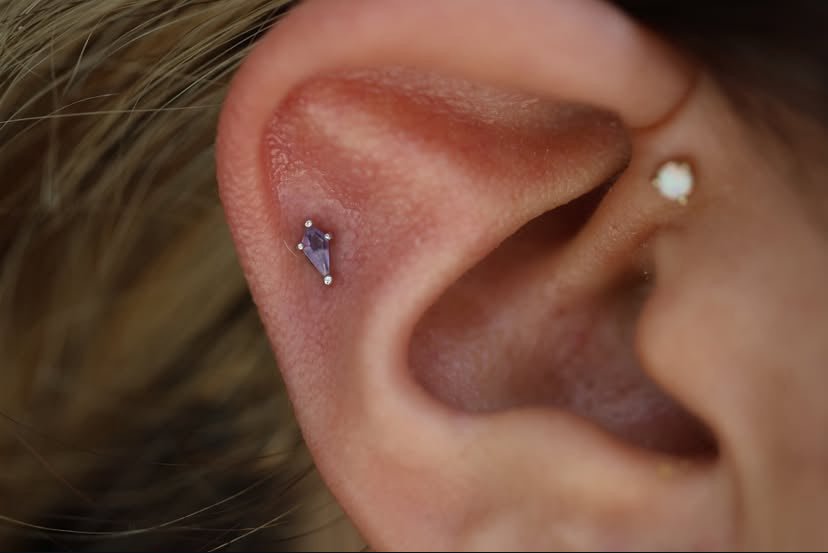 Mini Soho – 14K Gold Kite Cut Amethyst Threadless End - piercing - zone.com