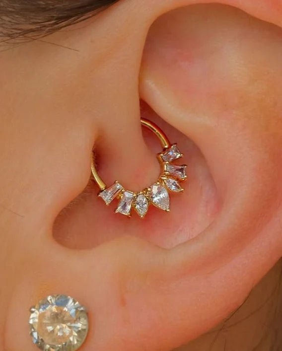 Miranda Seamless Ring – 14K Gold Multi - Cut Gem Cluster Design - piercing - zone.com