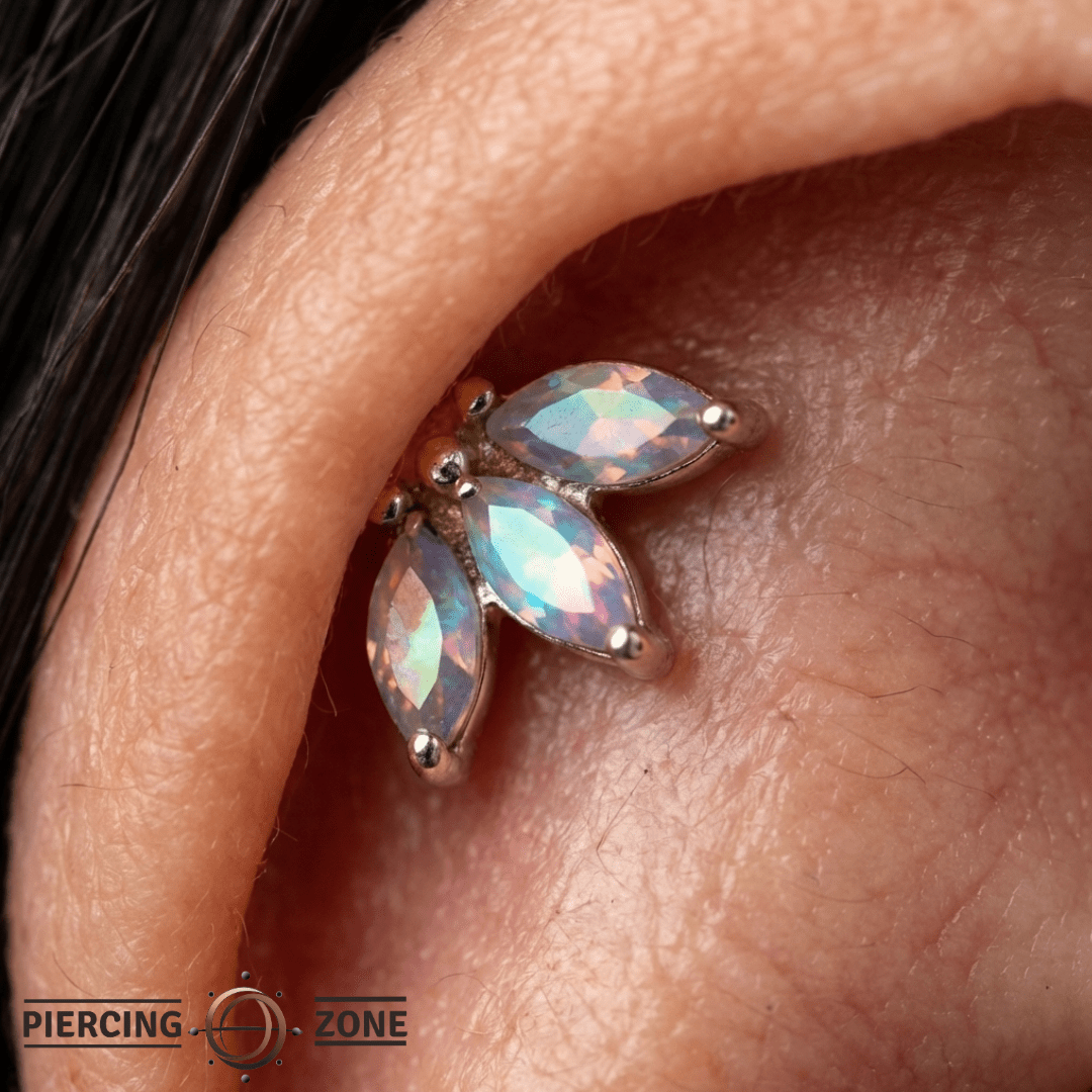 Moet – Mercury Mist Topaz Forward Facing – 14K Gold Threadless End - piercing - zone.com