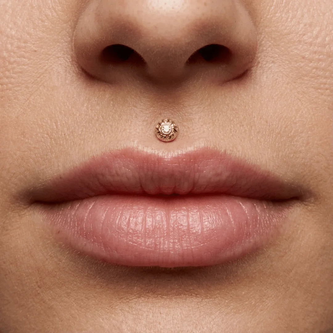 Nova – 14K/18K Gold Swirl Gem Threadless End - piercing - zone.com