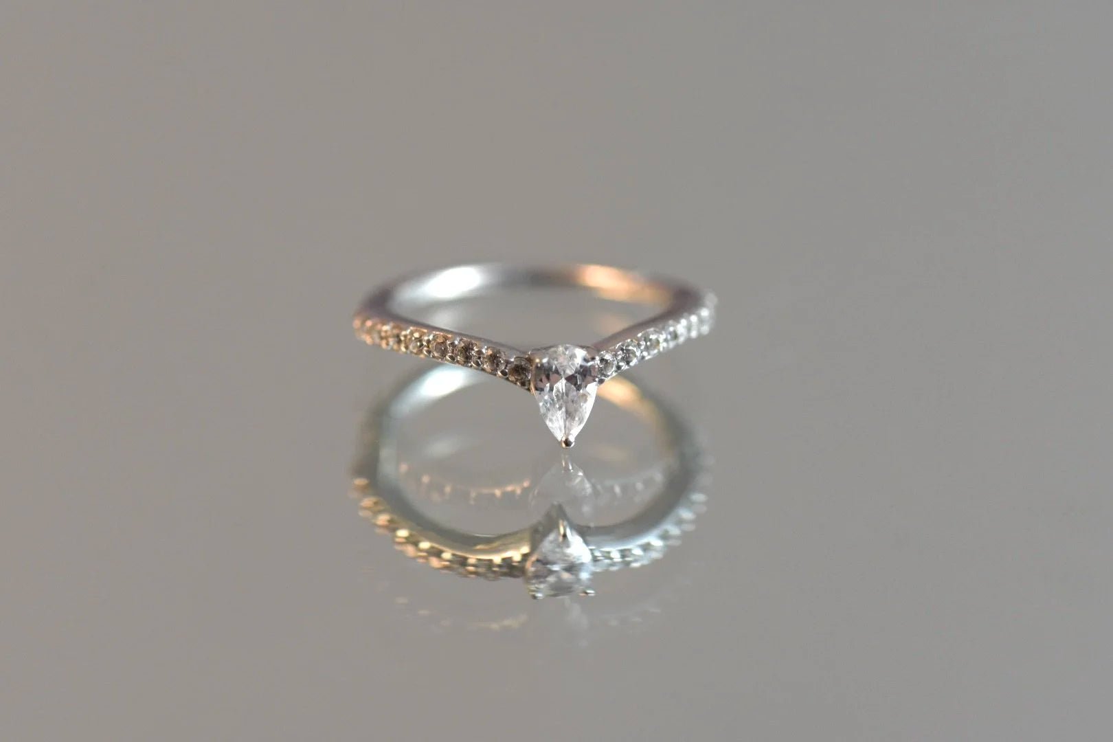 Nyx – CZ Beaded Clicker – 14K Gold - piercing - zone.com