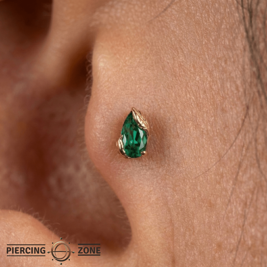Occasion Pear Lab Emerald – 14K Gold Threadless End - piercing - zone.com