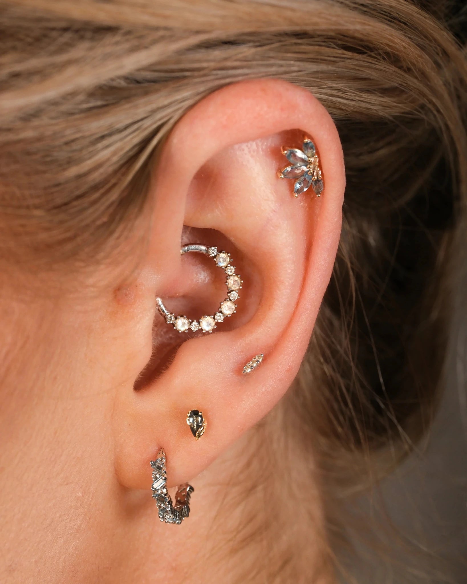 Occasion Pear London Blue Topaz – 14K Gold Threadless End - piercing - zone.com