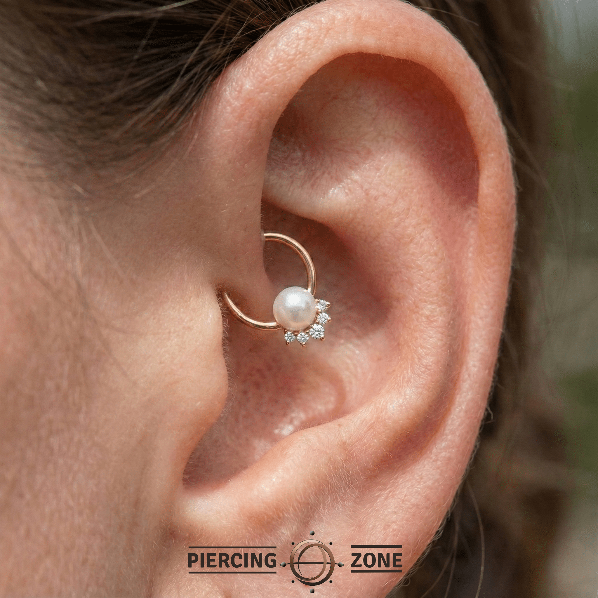 Pearl Star Seamless Ring – 14K Gold Radiant Pearl & Gem Constellation - piercing - zone.com