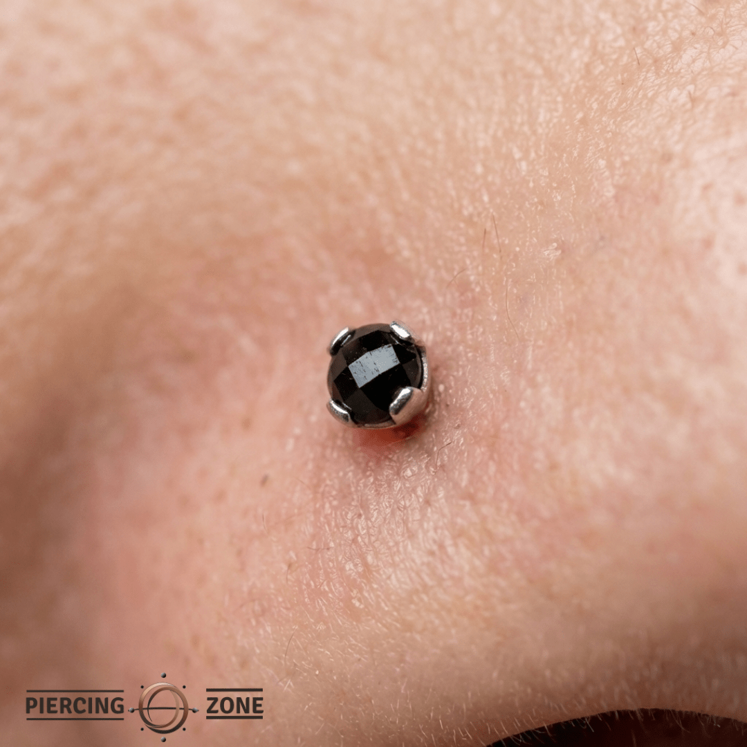 Peekaboo – Black Spinel Glow – 14K Gold Threadless End - piercing - zone.com