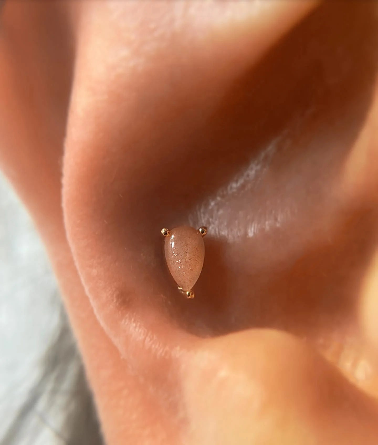 Sunstone Pear – 14K Gold Threadless End