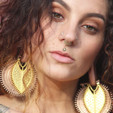 Low-profile opal floral end with threadless steel pin