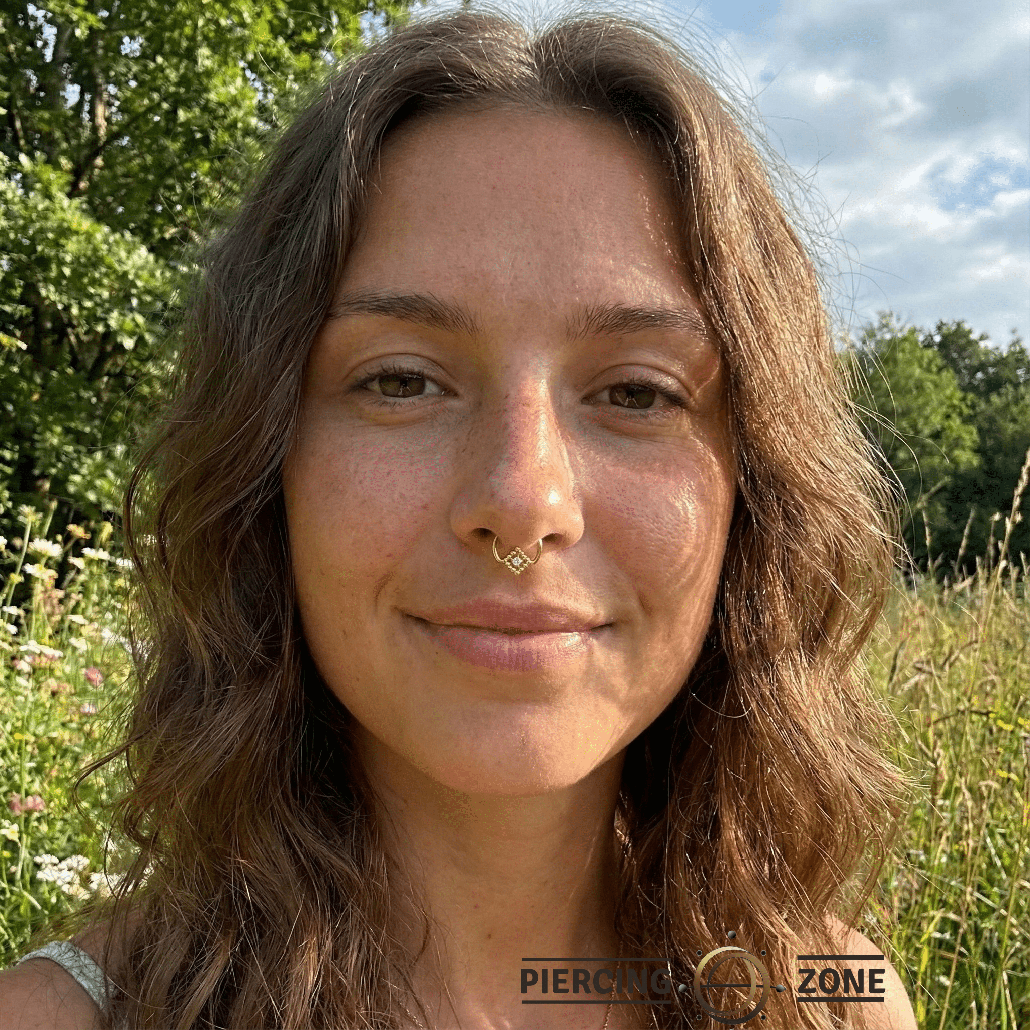 Seamless Ring With Beaded Square – 14K Gold Ornamental Square Gem Design - piercing - zone.com