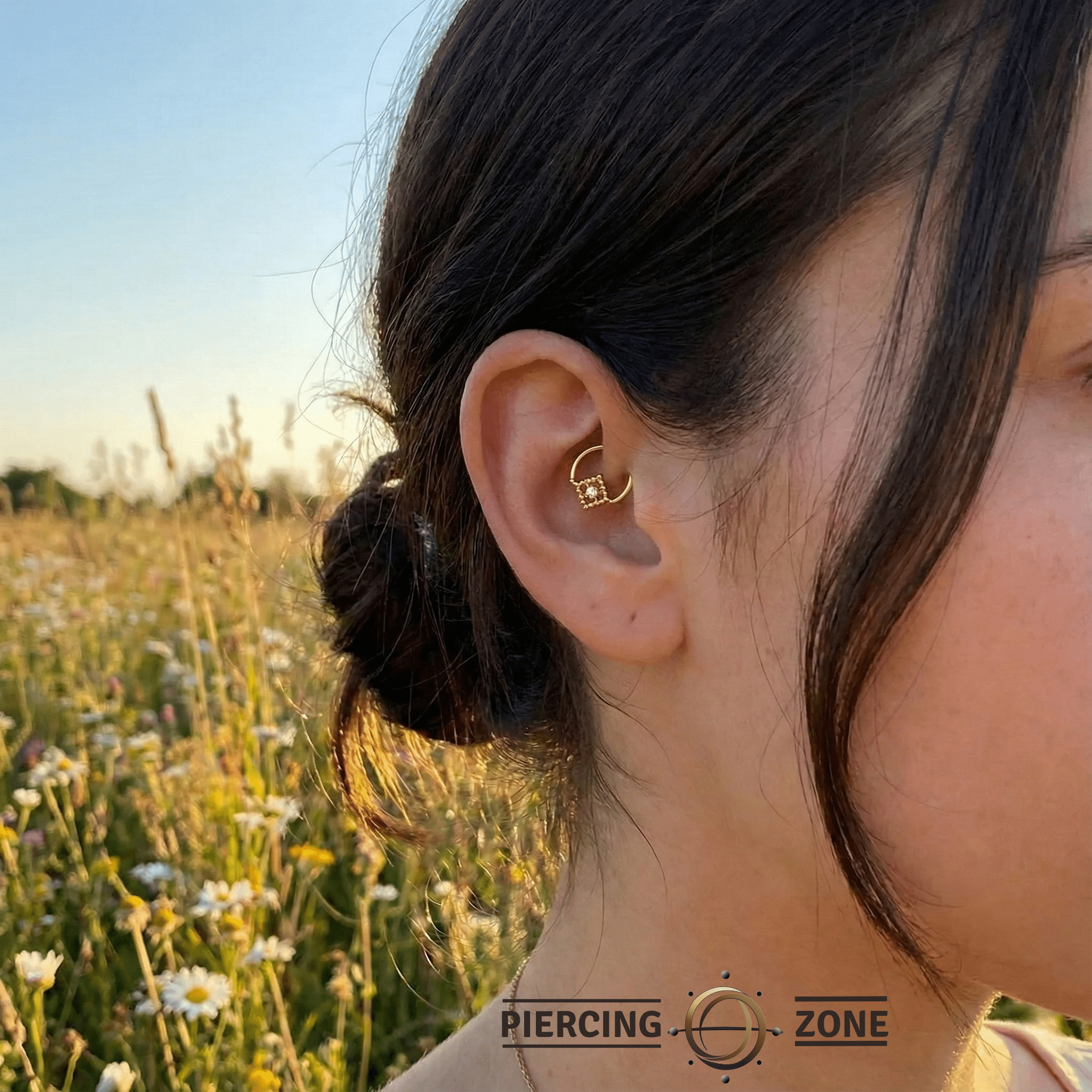 Seamless Ring With Beaded Square – 14K Gold Ornamental Square Gem Design - piercing - zone.com