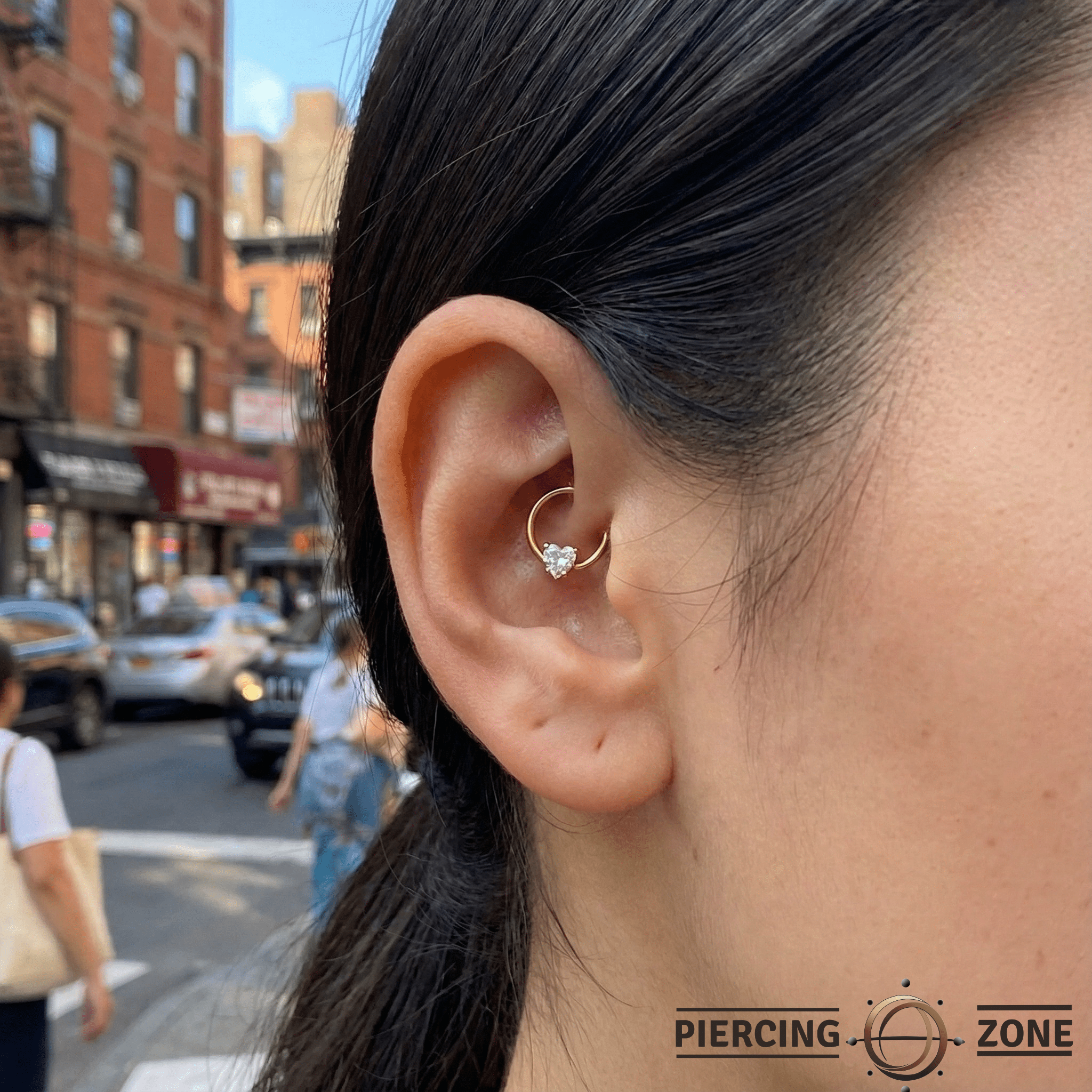 Seamless Ring With Fixed Heart Prong – 14K Gold Heart - Cut Gem Accent - piercing - zone.com