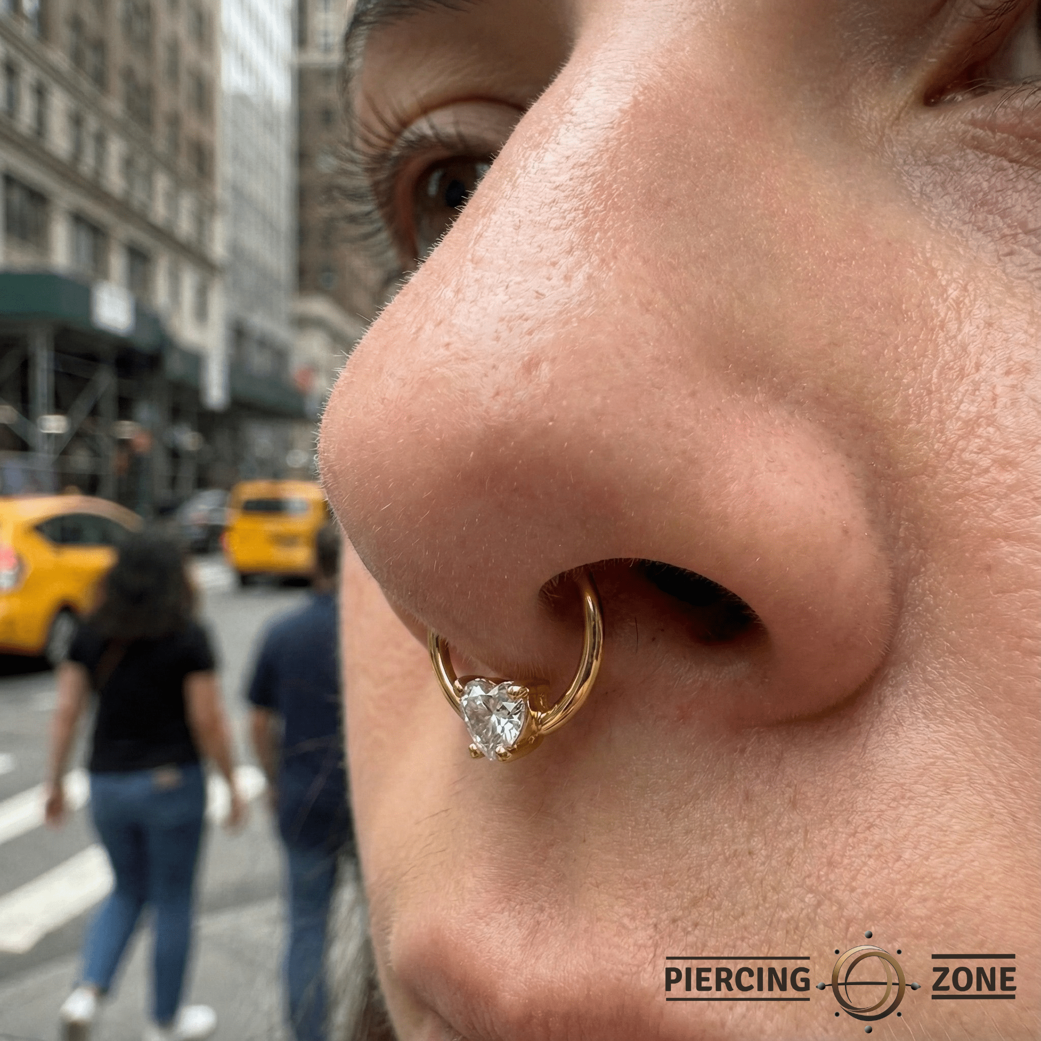 Seamless Ring With Fixed Heart Prong – 14K Gold Heart - Cut Gem Accent - piercing - zone.com