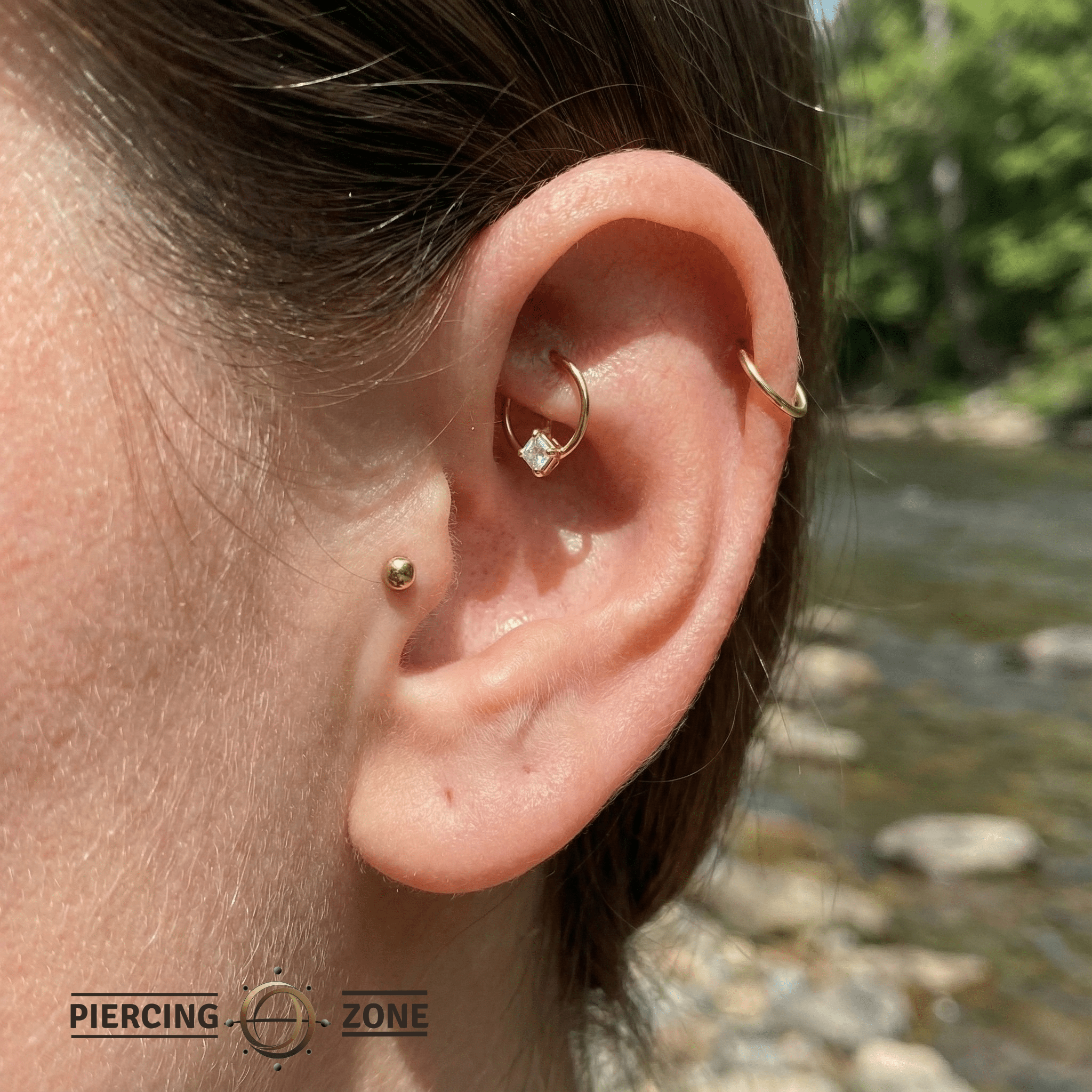 Seamless Ring with Fixed Square Prong – 14K Gold Geometric Accent - piercing - zone.com