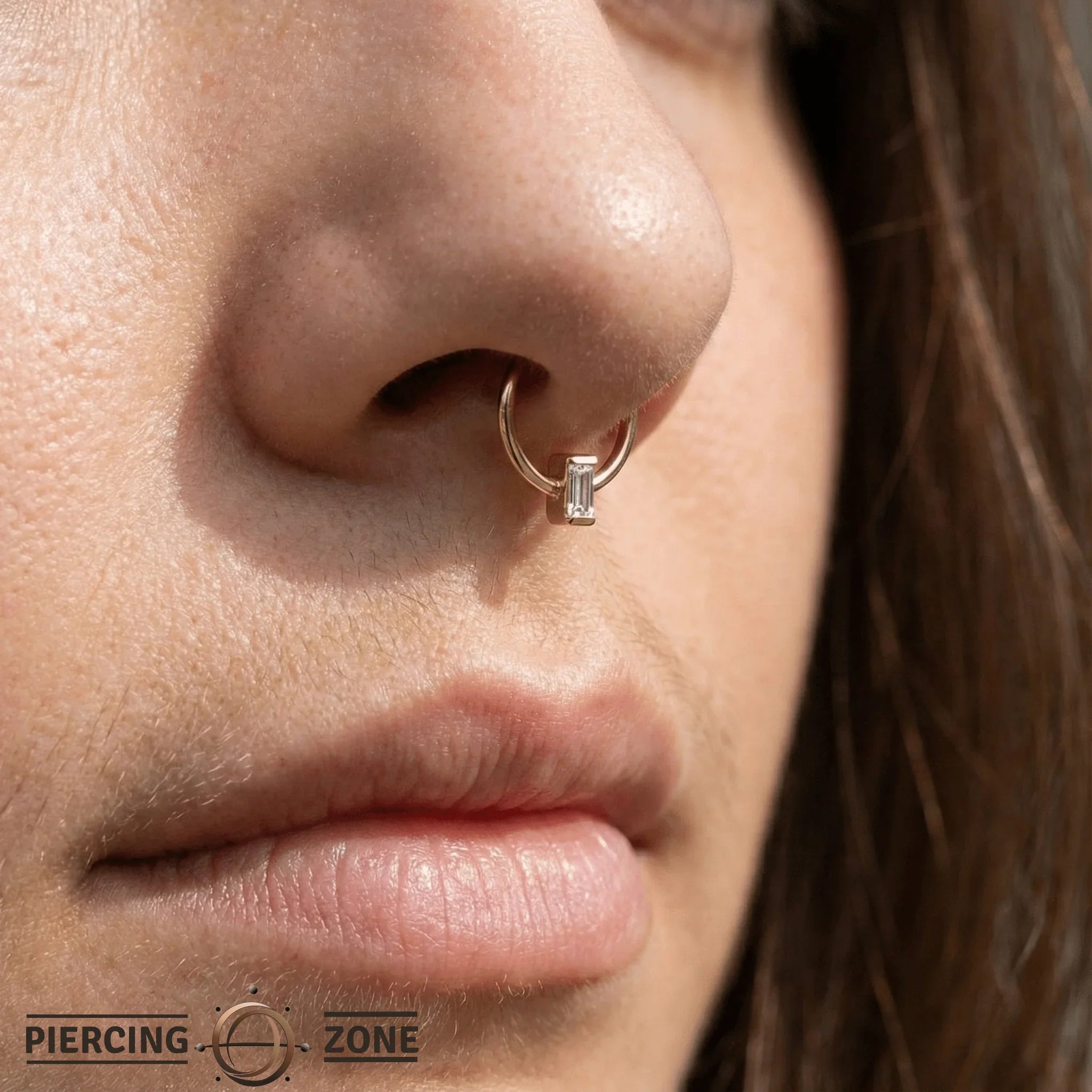 Seamless Ring with Vertical Fixed Baguette – 14K Gold Sculpted Baguette Design - piercing - zone.com