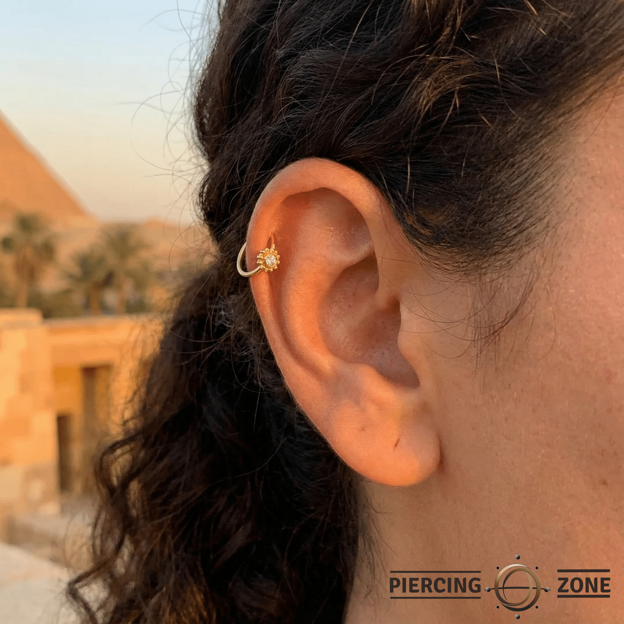 Serena Seamless Ring – 14K Gold Single - Gem Minimalist Accent - piercing - zone.com