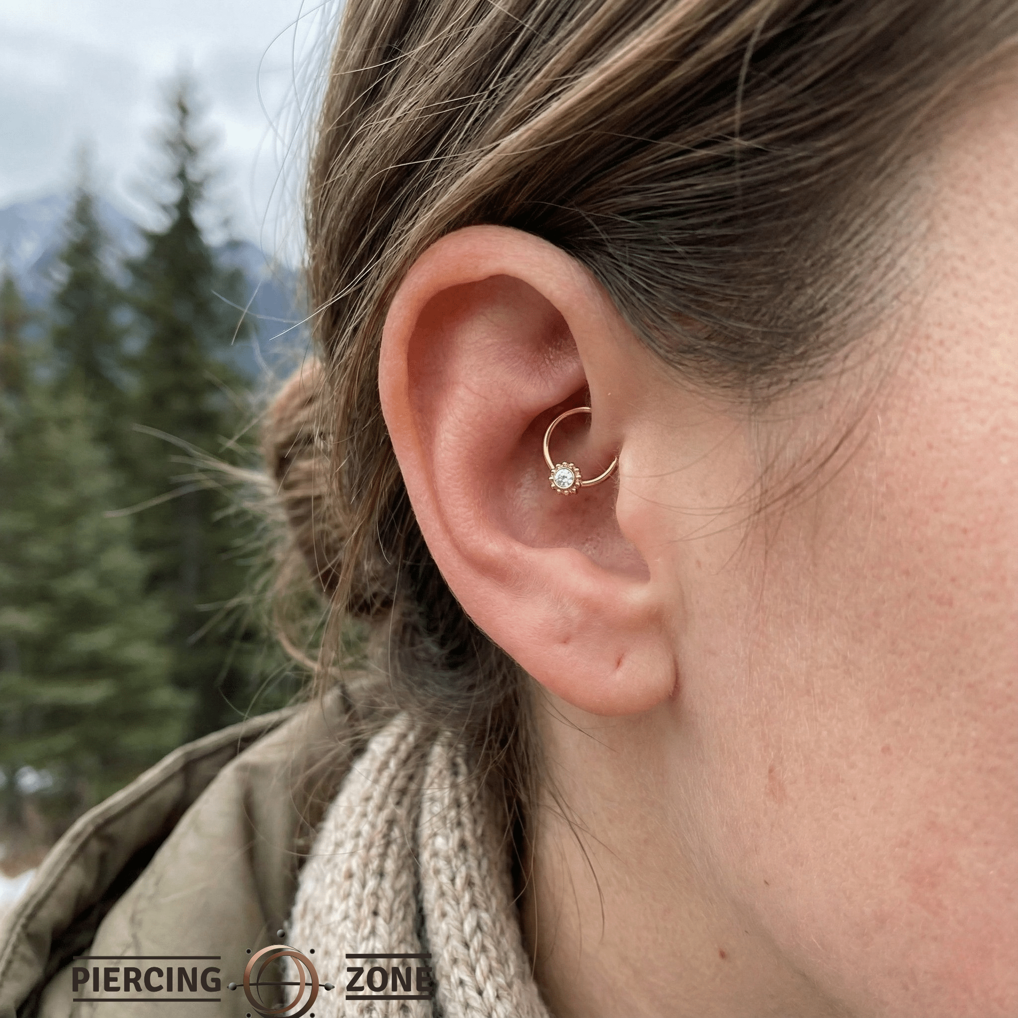 Serena Seamless Ring – 14K Gold Single - Gem Minimalist Accent - piercing - zone.com