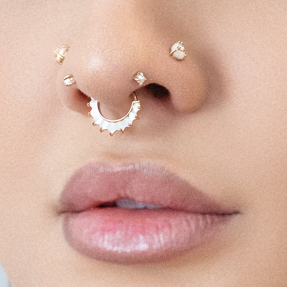 Sintra Mother of Pearl – 14K Gold Threadless End - piercing - zone.com