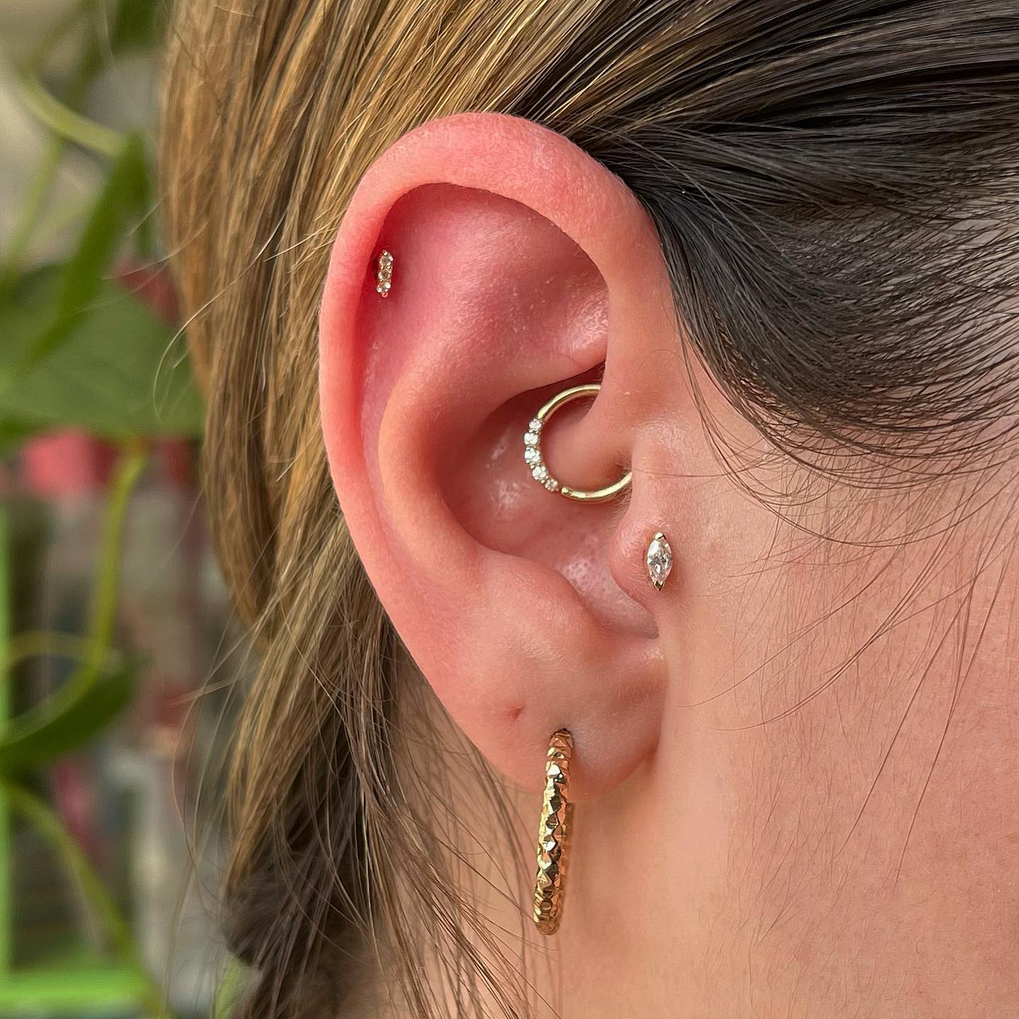 SOPHIA CZ SEAMLESS RING piercing-zone.com