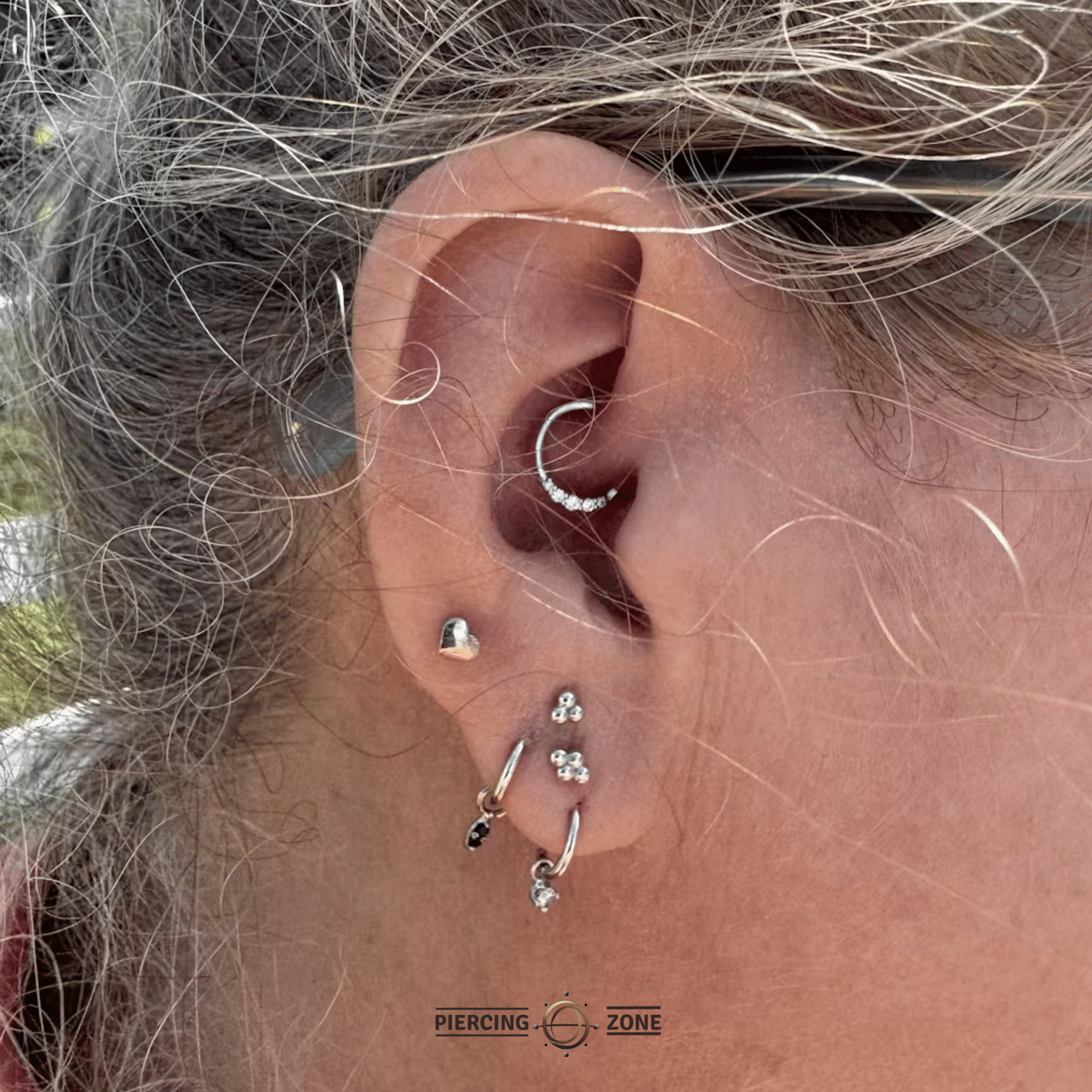 Sophia – CZ Gradient Arc – 14K Gold Seamless Ring - piercing - zone.com