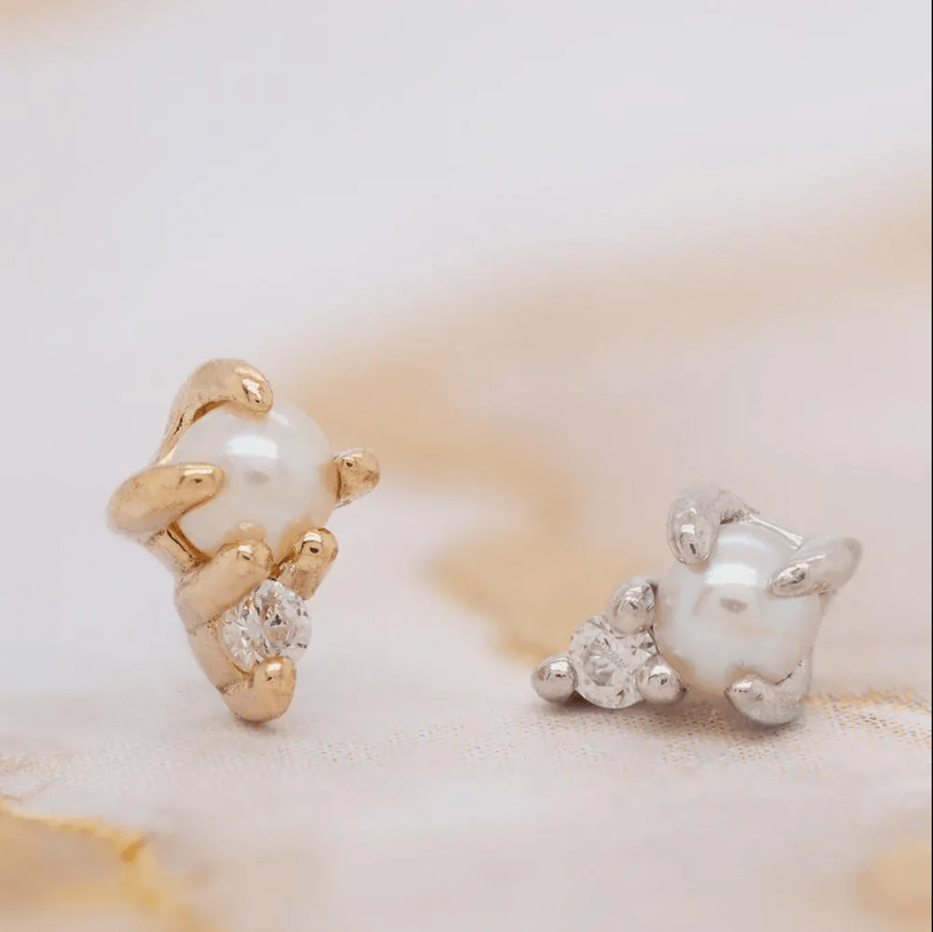 The Light – Pearl & CZ Duo – 14K Gold Threadless End - piercing - zone.com