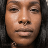 Valentina Seamless Ring – 14K Gold Nine - Gem Radiant Arc Design - piercing - zone.com