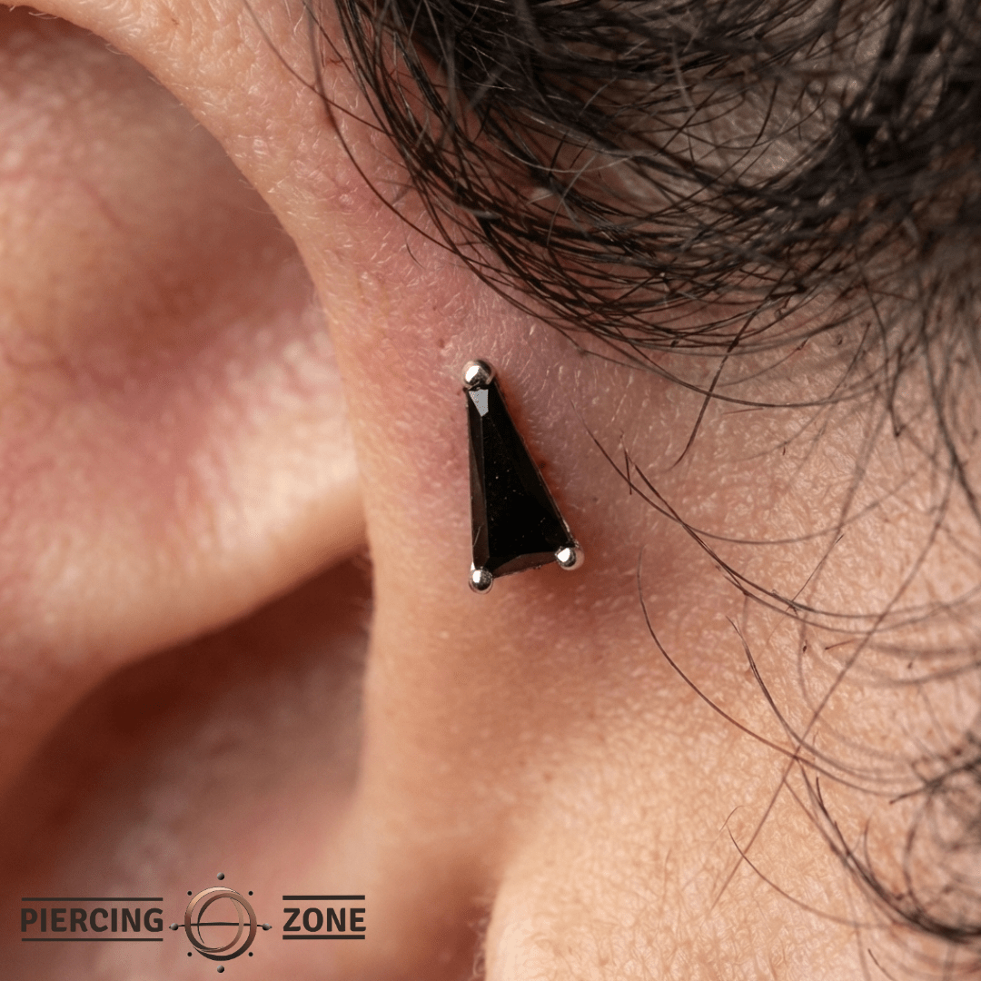 Vela – Black Spinel Triangle – 14K Gold Threadless End - piercing - zone.com