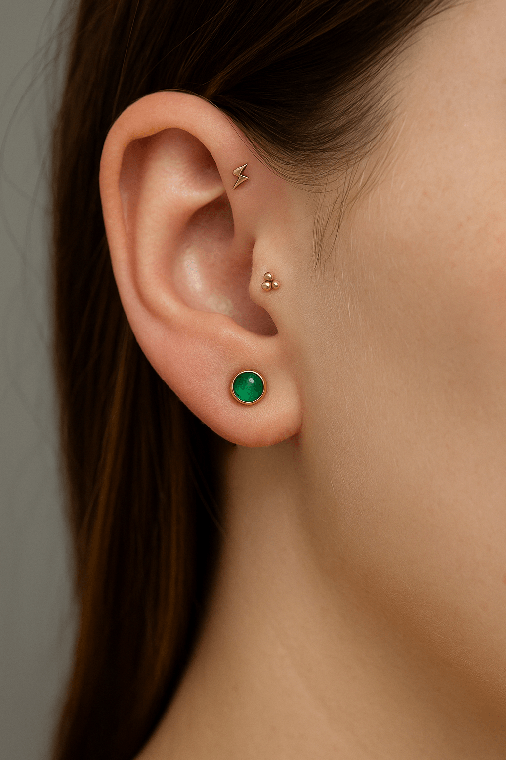 Verity Emerald – 14K Gold Threadless End - piercing - zone.com