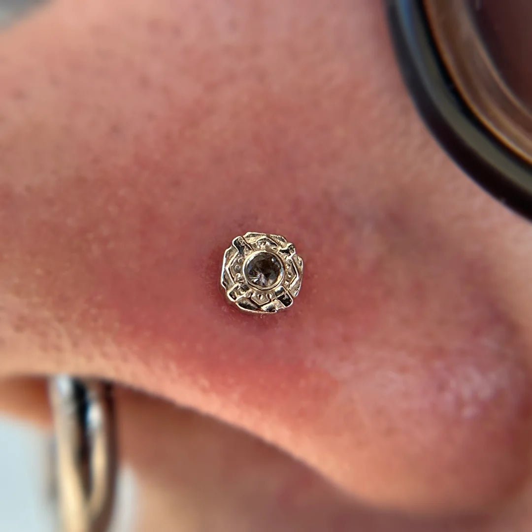 Veronika – 14K/18K Gold Gemstone Threadless End - piercing - zone.com