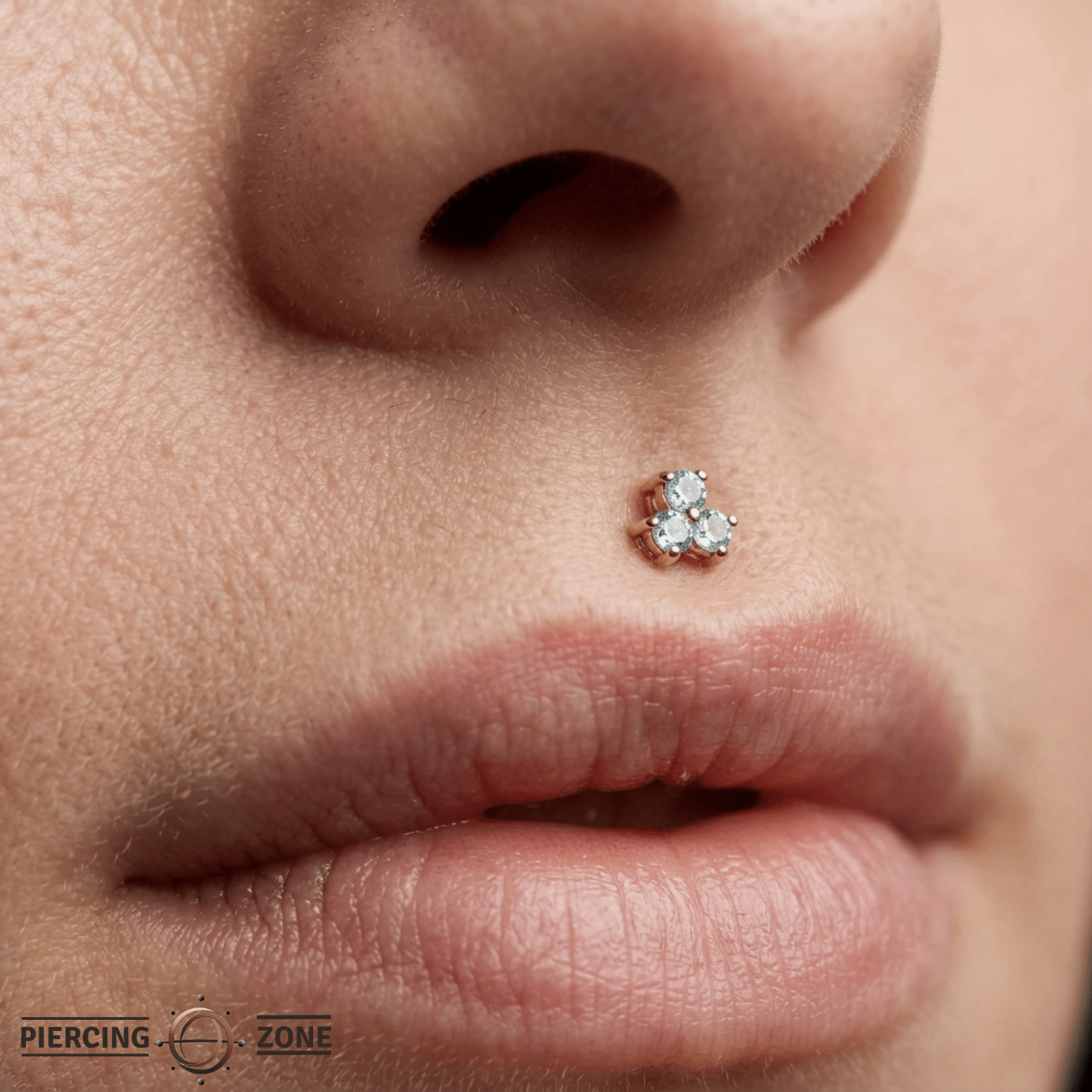 Vida – 3 - Stone Gem Cluster – 14K Gold Threadless End - piercing - zone.com