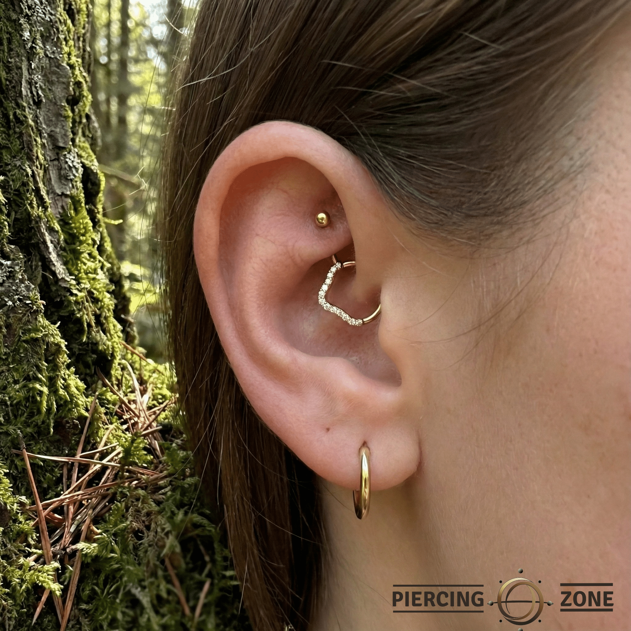 Wave Seamless Ring – 14K Gold Fluid Line Pavé Design - piercing - zone.com