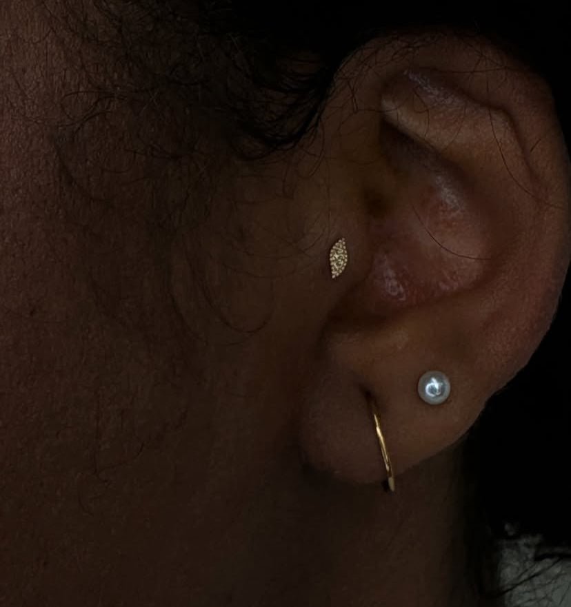 Wisp – Subtle Flow – 14K Gold CZ Threadless End - piercing - zone.com