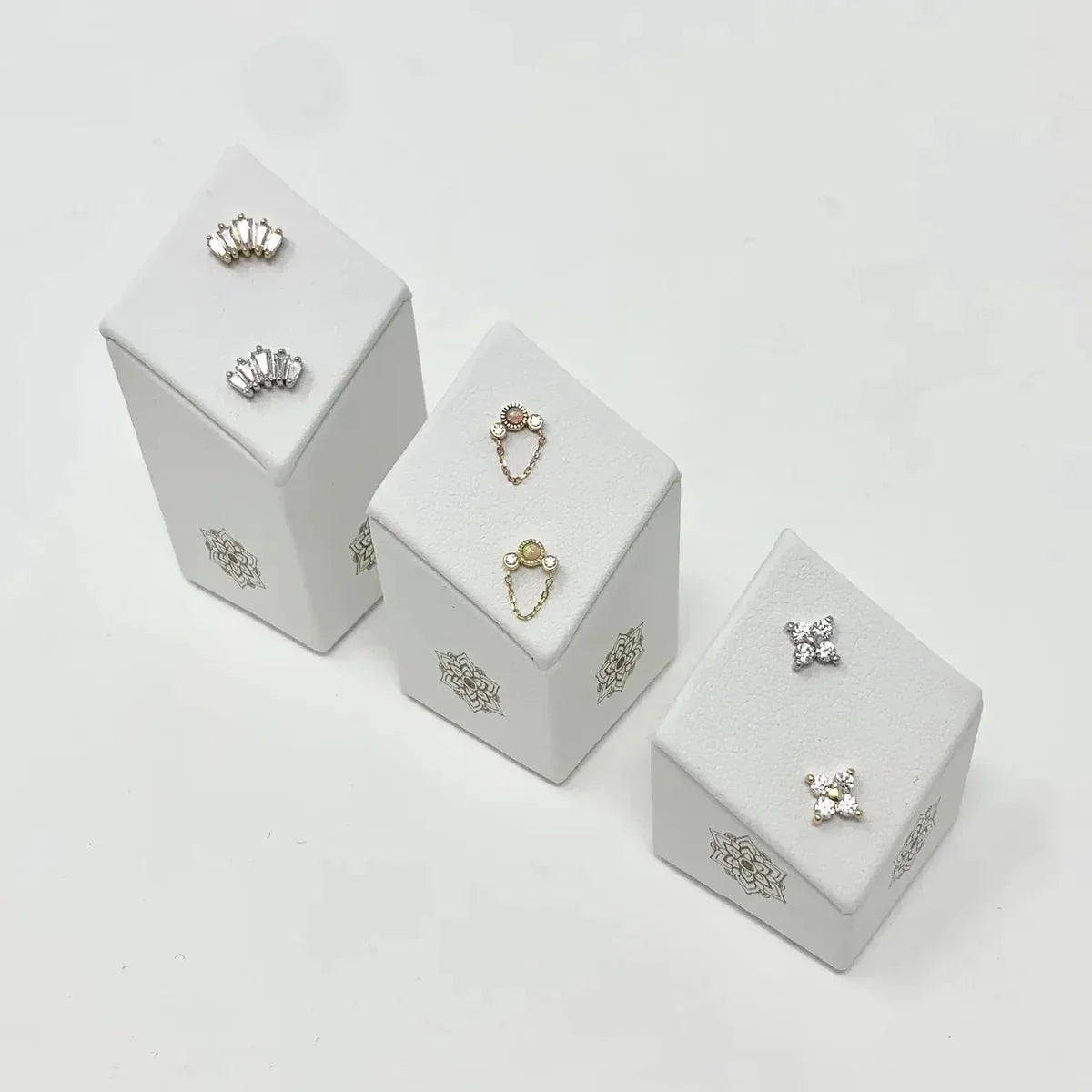 Mini Vertical 2-Hole Threadless End Display – Vegan White Leather